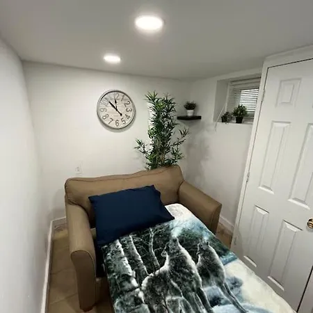 2 Bedroom Apartment By Airports Hillside Exterior photo